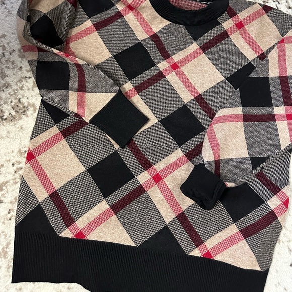 New🍁Gorgeous Burberry inspired sweater & hat - Picture 4 of 7